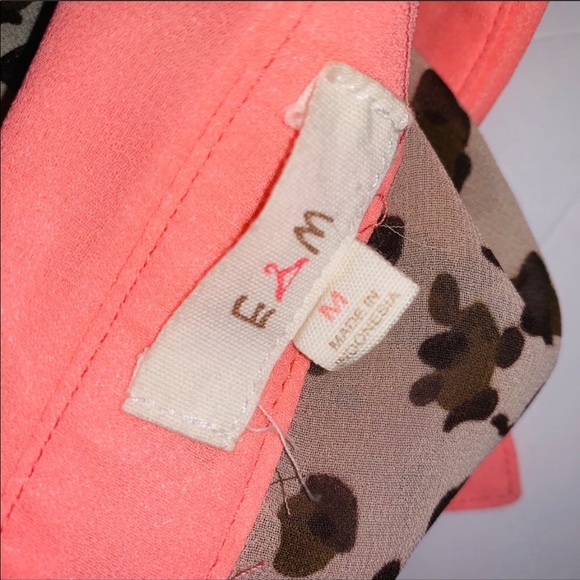 E hanger M blouse Anthropologie leopard print - Picture 4 of 4